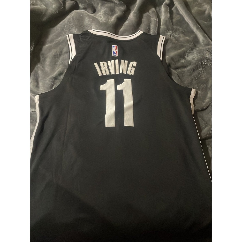 Brooklyn Nets Jersey Large Kyrie Irving Nike, NBA